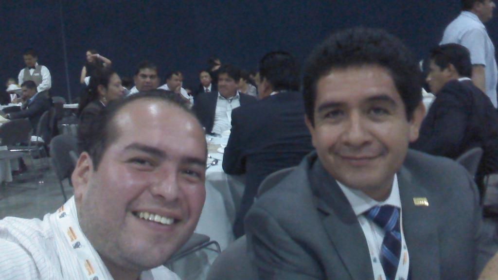 baltita13's tweet photo. Con @ALEXTREJOAVILA #UnidosPorNuestraEscuela en Coloquio organizado por @SnteNacional #UnidosYFuertes http://t.co/VnNjczpWVg