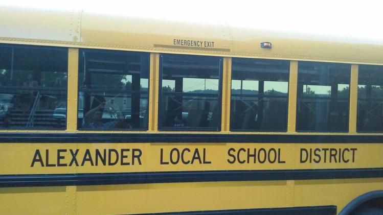 BestOfAreaHSFB's tweet photo. Live! #ChesapeakePanthers vs #AlexanderSpartans #FNOhio @FridayNightOhio ๐ http://t.co/RDBHlahb1s