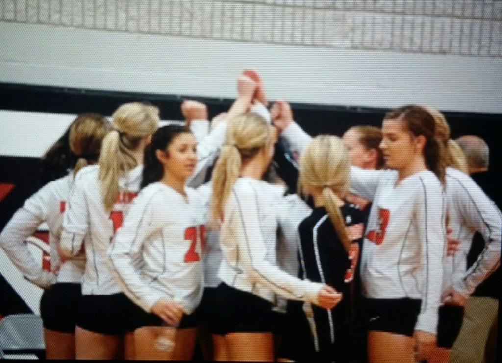 HHSYB's tweet photo. Congrats to the Lady Longhorns on their win!! #holcomblonghorns http://t.co/dMpkRaesZG