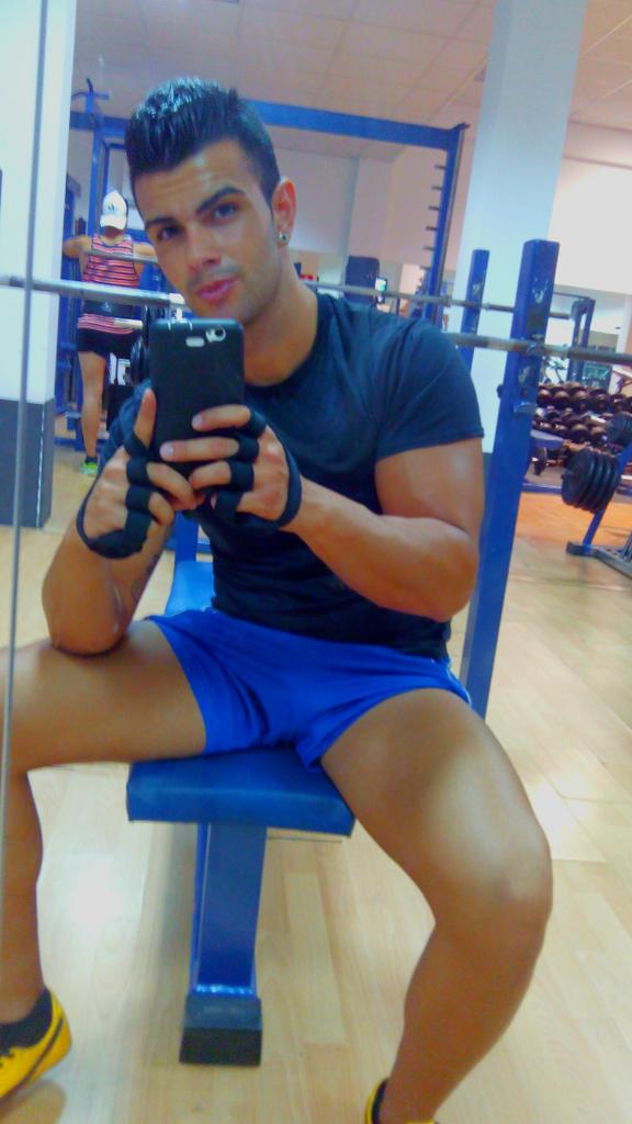 RojitoRafa's tweet photo. TardeGym !!!! http://t.co/wDiTbHa0Yw