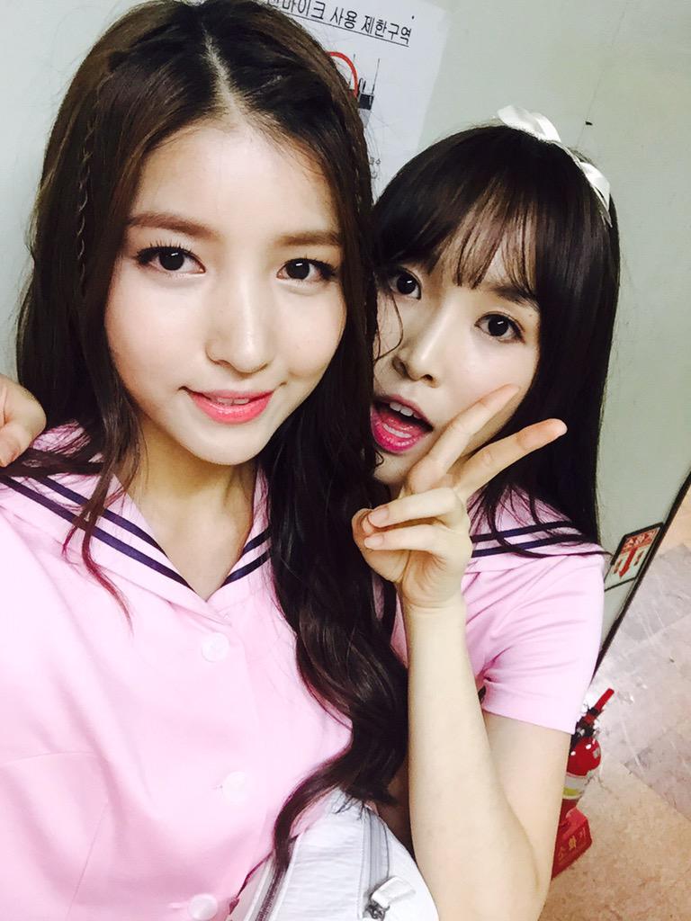 kbs2stardust's tweet photo. 그동안 #뮤비뱅크 아이돌 집중탐구에서 활약해준 #여자친구 #소원 #유주 는 지난 주 방송을 마지막으로 #뮤비뱅크 와 아쉬운 이별을 하게 되었습니다😭 다음에 더 멋진 모습으로 만나길 바라며! #여자친구 포에버♡ http://t.co/4XRi0k6V0J