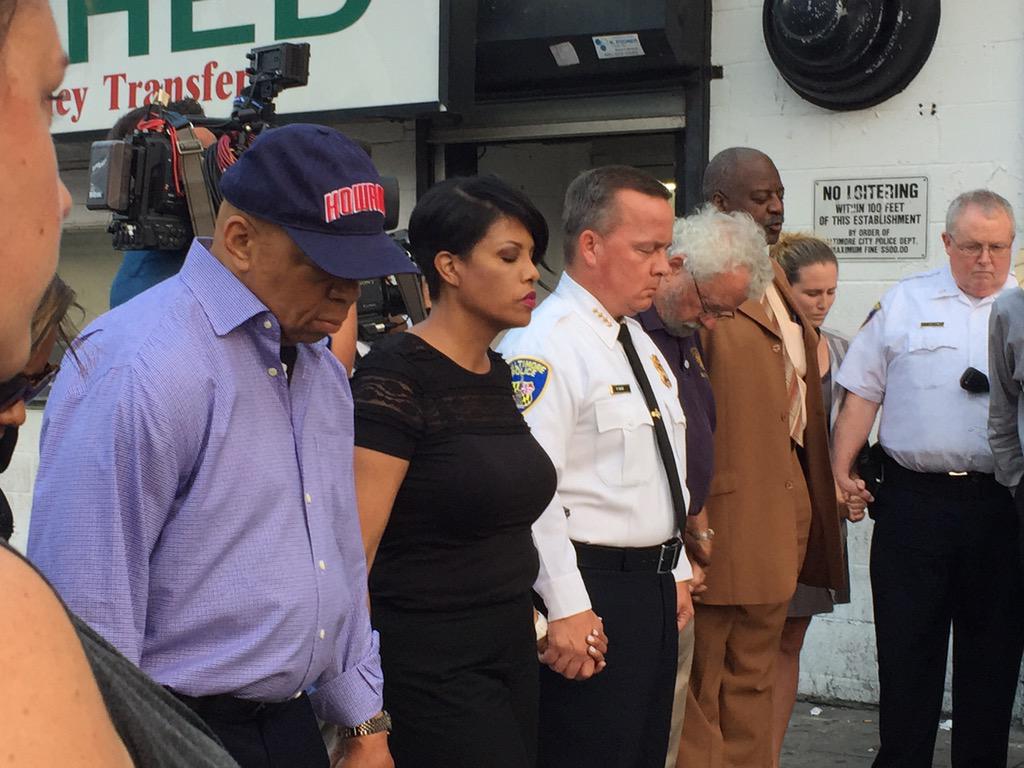 BaltimorePolice's tweet photo. We are standing together in prayer for #ASaferBaltimore @MayorSRB @RepCummings @CommishKDavis #OneBaltimore http://t.co/024eKHgLcA