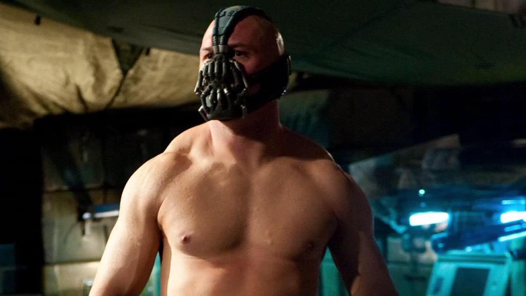 ClaytonMorris's tweet photo. Buzz is pointing toward Tom Hardy as the next James Bond. Sign. Me. Up. http://t.co/bh5hqjndHE