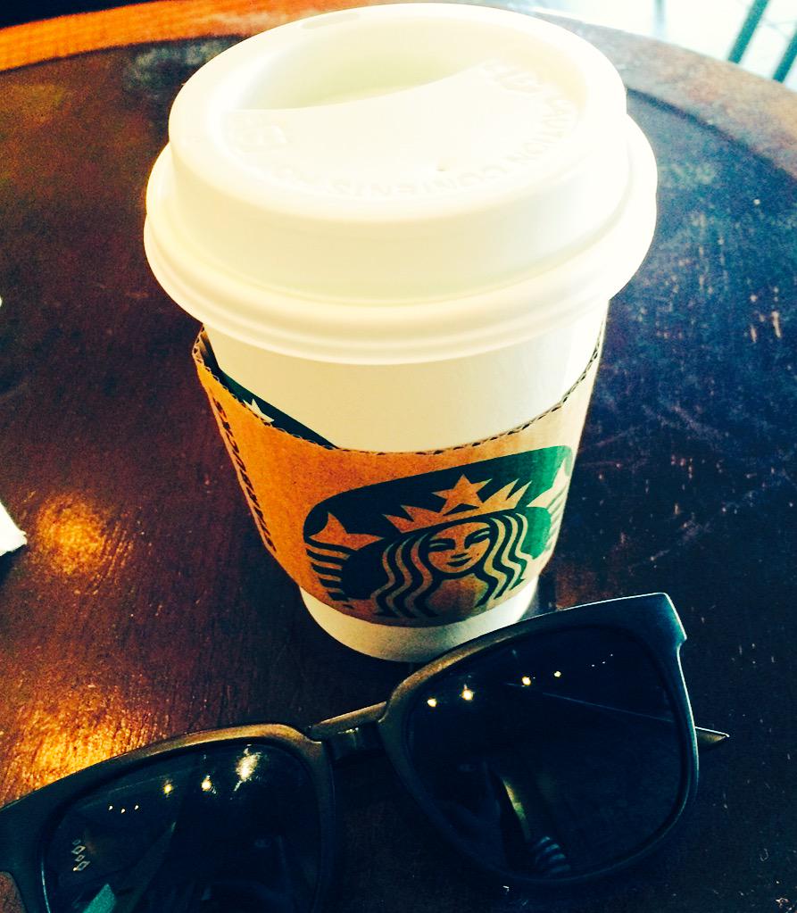 reargon_16's tweet photo. #goGreen #greenTeaLatte #HotTea #chillin' #starbucks 🍵 http://t.co/FRV6z2p6un