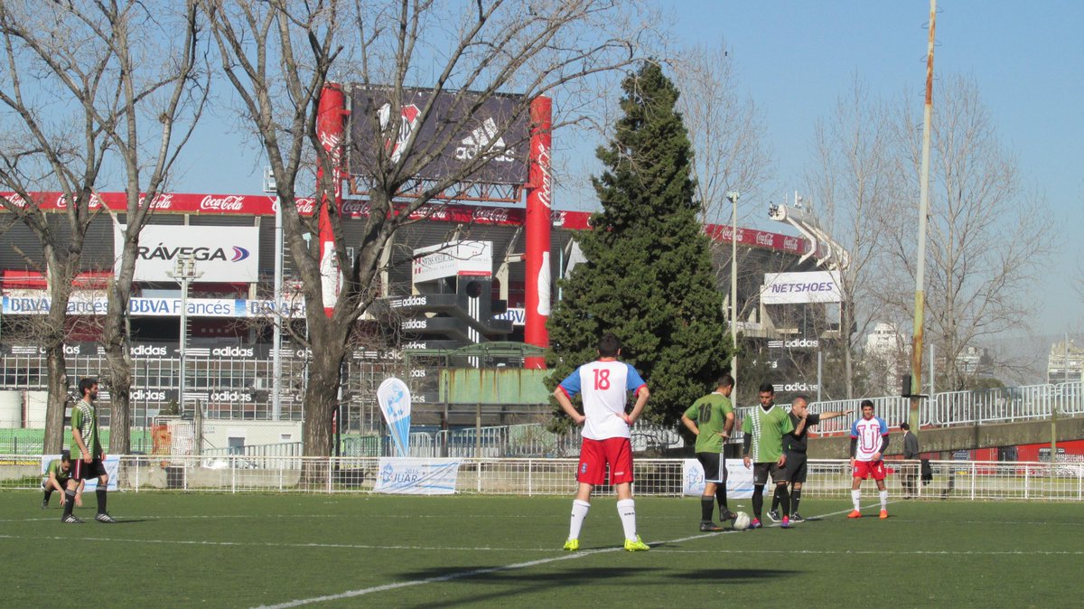 JuarOK's tweet photo. Compartimos algunas imagenes  de la Final de Futbol 11 masculino. UNVM se consagro Campeon! http://t.co/JRIXiHS98h