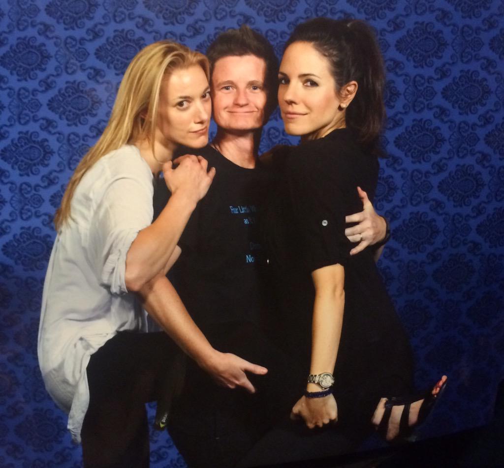 somewhataddicte's tweet photo. I am too excited about meeting @Anna_Silk & @ZoiePalmer to hide my face any longer. #epic #doccubus #lostgirl π http://t.co/tJtK6c5DOE