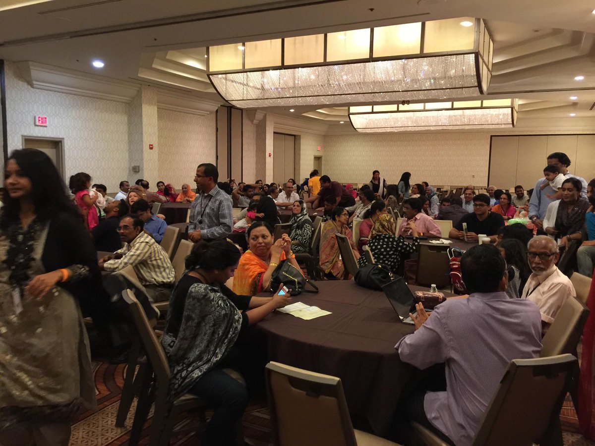 KMGNA's tweet photo. Crowd for Ice Breakers Game http://t.co/JDAMdRbnvC