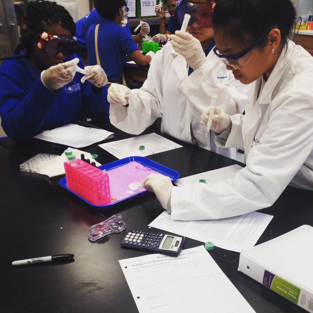 SciHighNOLA's tweet photo. Students work to identify a substance found at a staged crime scene #csiscihigh #biomedicalscience #noscihigh http://t.co/GMBz3RDfil