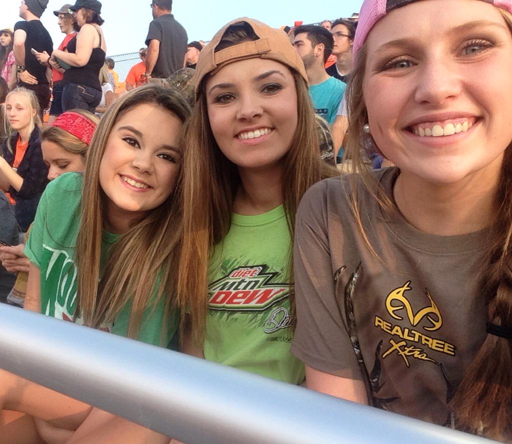 lbrickey12's tweet photo. Going all redneck for our cyclones. #EHSStudentSection http://t.co/RY3u62ncV1