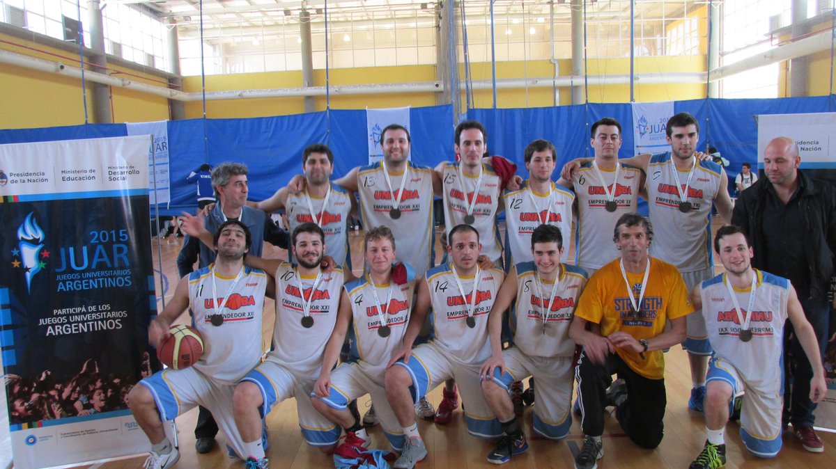 JuarOK's tweet photo. Imagenes de lo que dejó la final de basquetball masculino. UNNOBA CAMPEON! http://t.co/1yVzb6sJ0r