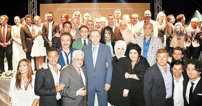 Bana 'yağ satarım bal satarım menfaatim uğruna anamı da babamı da vatanı da satarım'ın resmini çizebilir misin Abidin