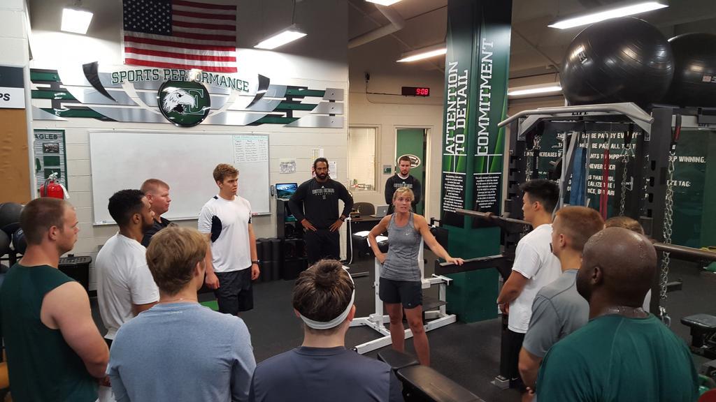 EMUSTRONG's tweet photo. Phenomenal leaders in their respective professions giving advice to our interns #emuathletics #Mentoring #internship http://t.co/hIGPCVU5d2