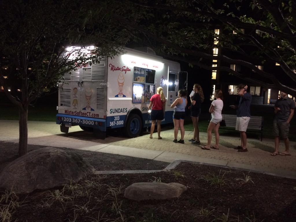 ResLifeFfld's tweet photo. Come to the quad now and beat the heat with Mr. Softee, Super Duper Weenie, and water balloon fights! #Stags19 http://t.co/1lZ2wnyq14