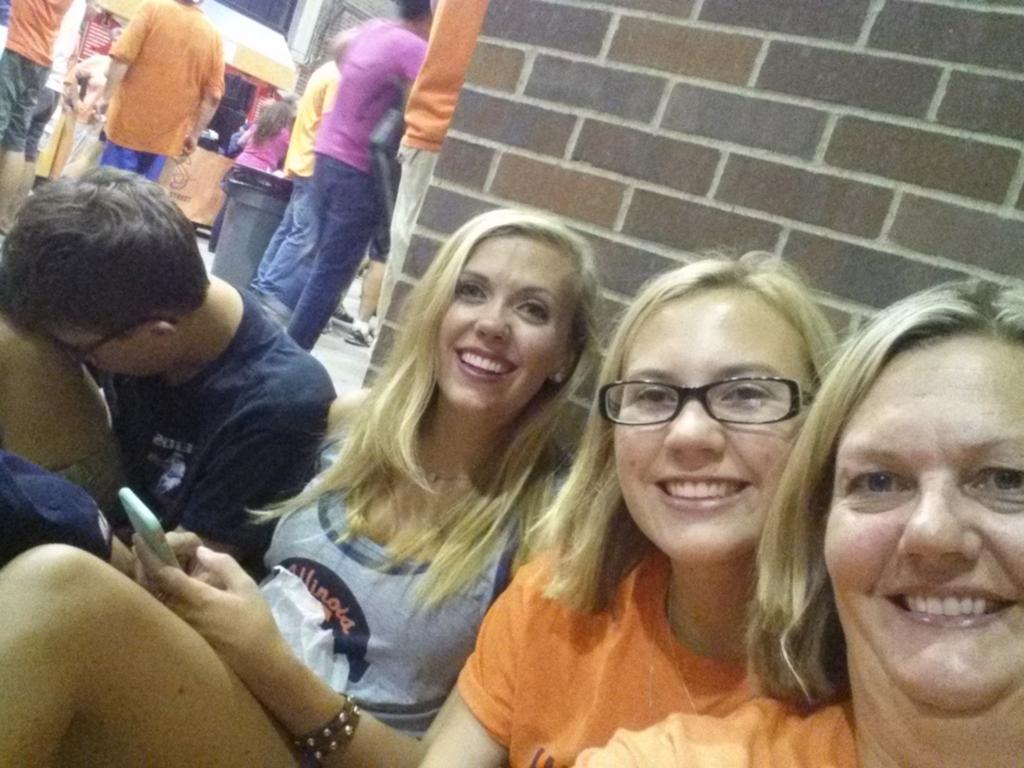 lisapaul1024's tweet photo. #raindelayselfie #naptime http://t.co/K3r0WRM2gf