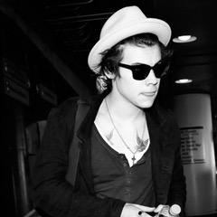 Daddy looks so good 😍