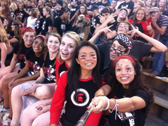 QueenOdie's tweet photo. Ready, set, go 🚦🏈😛 http://t.co/198ik4kkf9