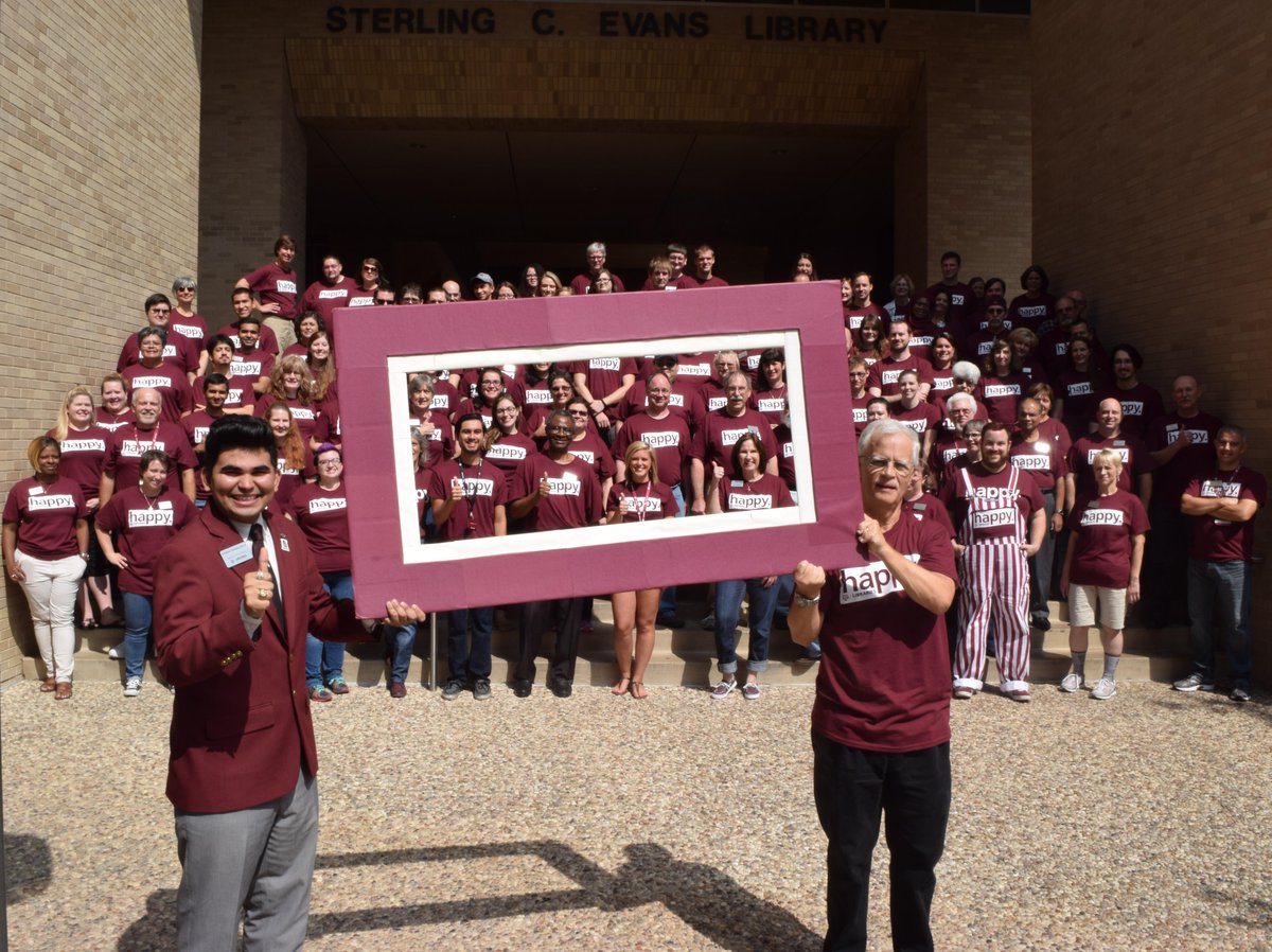 YashwantVyas21's tweet photo. #TAMULibraries proudly display their #collegecolors @collegecolors @TAMU @tamulibraries http://t.co/wU4C46yLcr http://t.co/ySqZwnKSrl