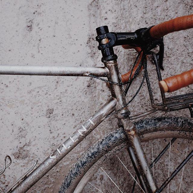 ceo_d_musk__10's tweet photo. This is what a happy bike looks like. #steelisreal #everydayisforriding #fortheloveofdirt photo by @dillan4c http://t.co/evYtGK365U