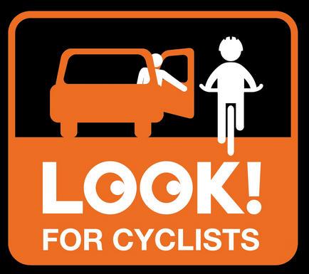 CicloviaMx's tweet photo. OJO conductor, antes de bajar del auto, CERCIÓRESE de que NO VENGA un peatón o ciclista. Gracias! #EducaciónVial http://t.co/DyrEq6FF0e