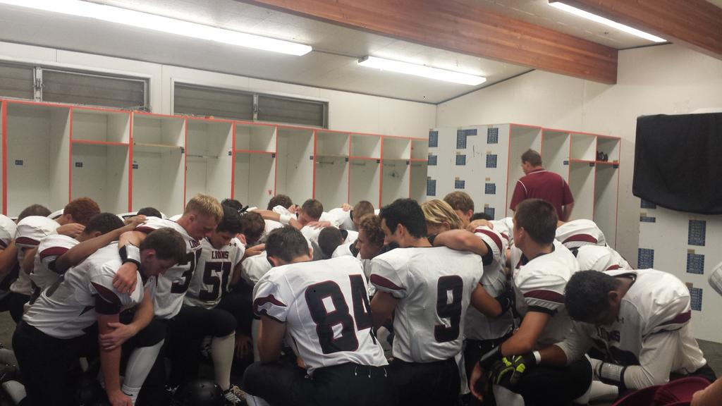 iwannadelet's tweet photo. JV FOOTBALL PLAYED A GREAT GAME AGAINST WESTLAKE WINNING 27-0!!💯🏈 Way to go boys!!  @RMHSJVFootball @RMannouncements http://t.co/mZEExzBHMW