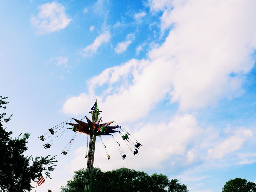 BrePeaBlog's tweet photo. 3 days left of the #MNStateFair, got 2 tickets + park pass to give away! RT to win, ends 9/5 #GoPhone #GoodToGo #ad http://t.co/RRmxqtDWBK