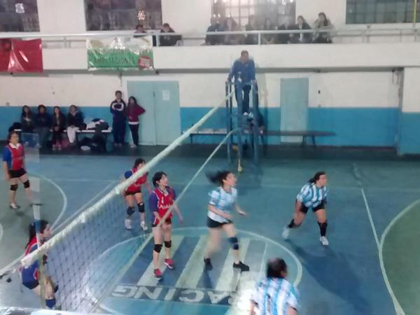 RacingManiacos's tweet photo. .@VoleyRacingClub / 3° Set ; Resultado Parcial: #Racing 7 - #IPAJ 20. Cobertura por @RamiroLettera. http://t.co/0IiSHZRA37