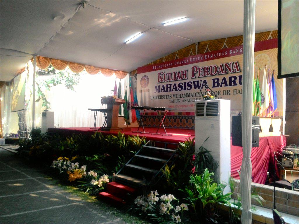 BEMFKIPUHAMKA's tweet photo. Selamat melaksanakan Kuliah Perdana wahai Mahasiswa Baru 2015 @pekafkipuhmk15 @uhamka15 @BEM_UHAMKA @MastaUhamka ;) http://t.co/Zi66pA02Cm