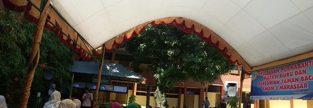 Suasana pelepasan guru dan peresmian taman baca SMA 3 Makassar