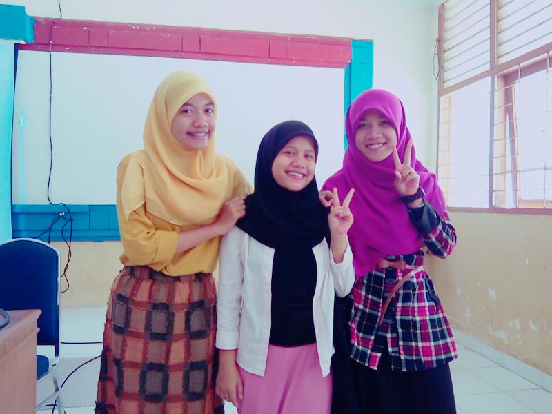 pertama kali kuliah, ya wajah nya ceria sebelum ada tugas :D