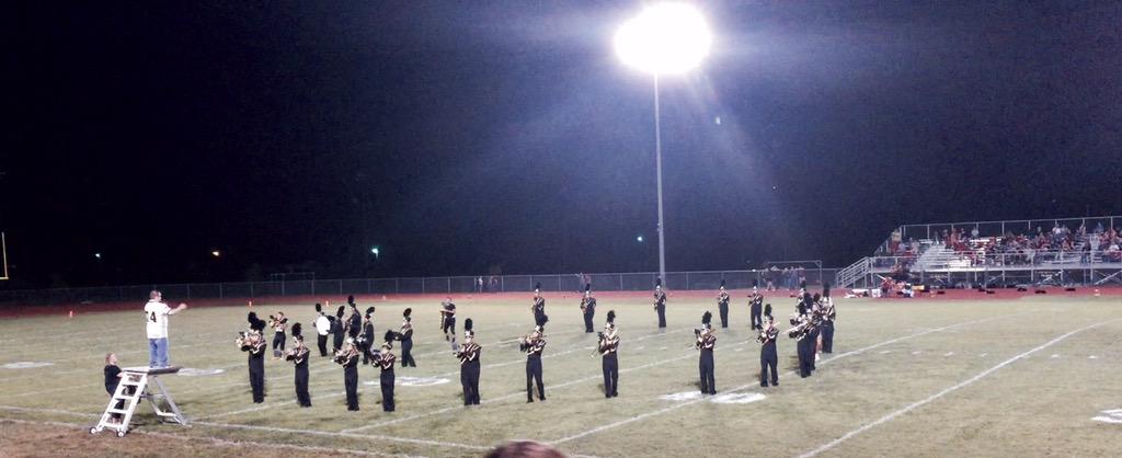TheresaMFischer's tweet photo. First half time show of the year!! Way to go FHS Marching Band! @fishstx_07 #FHSMB http://t.co/QQYGBWNELY