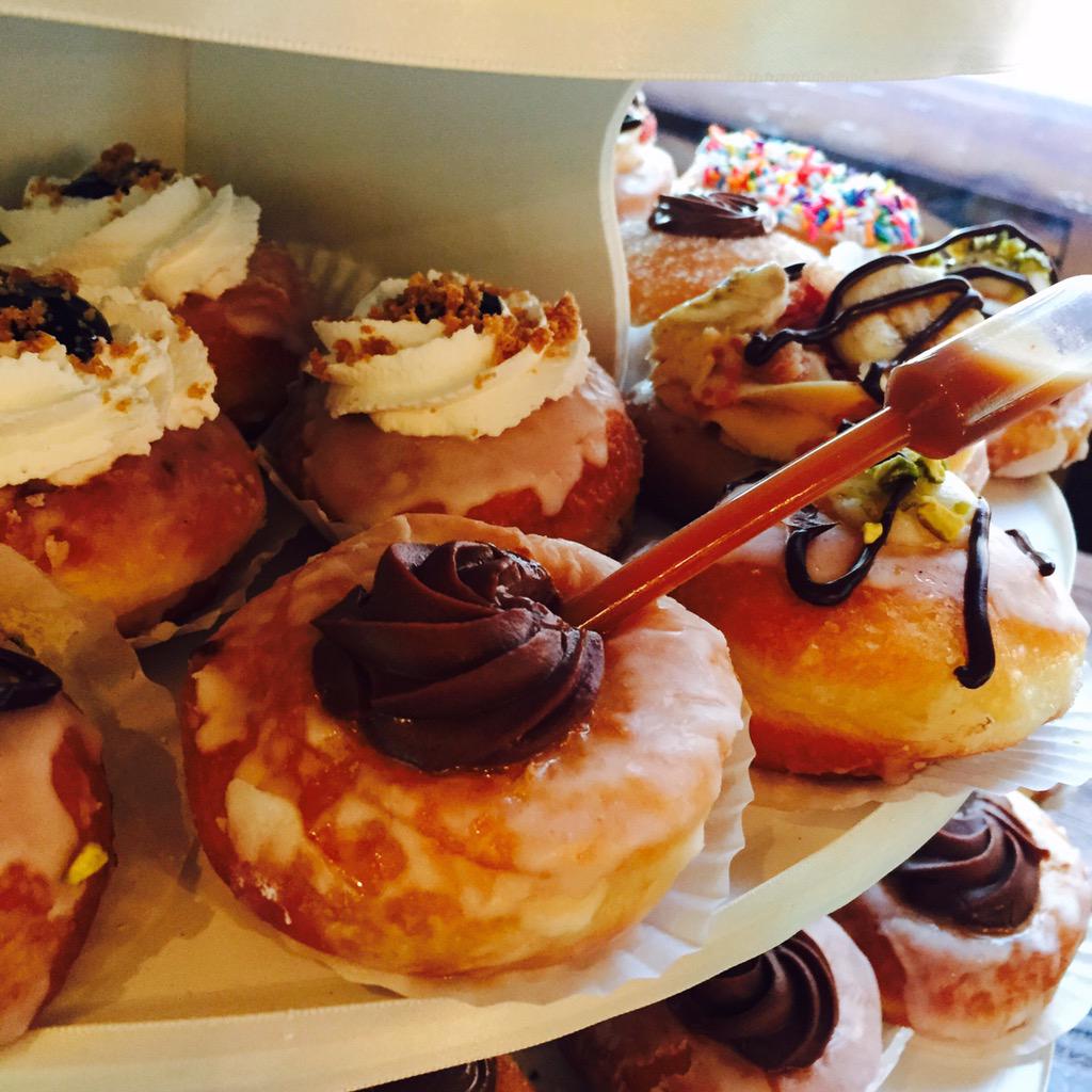 I pick u!! #truelove #Weddingdesserts #PaulNSara2015