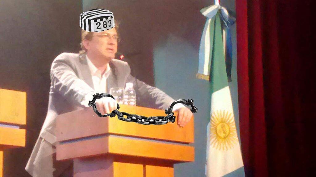 MoraledMm's tweet photo. No espero mas llevenme @domingopeppo #DebateChaco2015 http://t.co/a53lUuCsI7