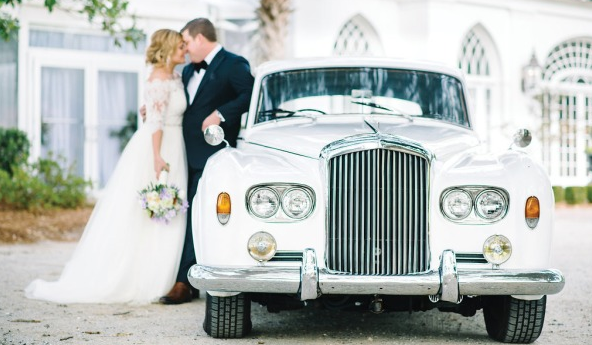This wedding is full of the sweetest Southern charm: stylemepretty.com/little-black-b… 
Photo: Aaron &amp; Jillian Photography