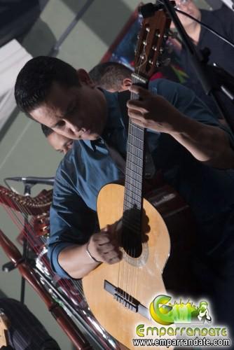 Emparrandate's tweet photo. (+Fotos) Carlos Terán y Su Folkriollo, En Barinas. http://t.co/ld3jhK4YcM Con @CarlosTeranVE y @cfolkriollo. http://t.co/XUVgbP0O3F