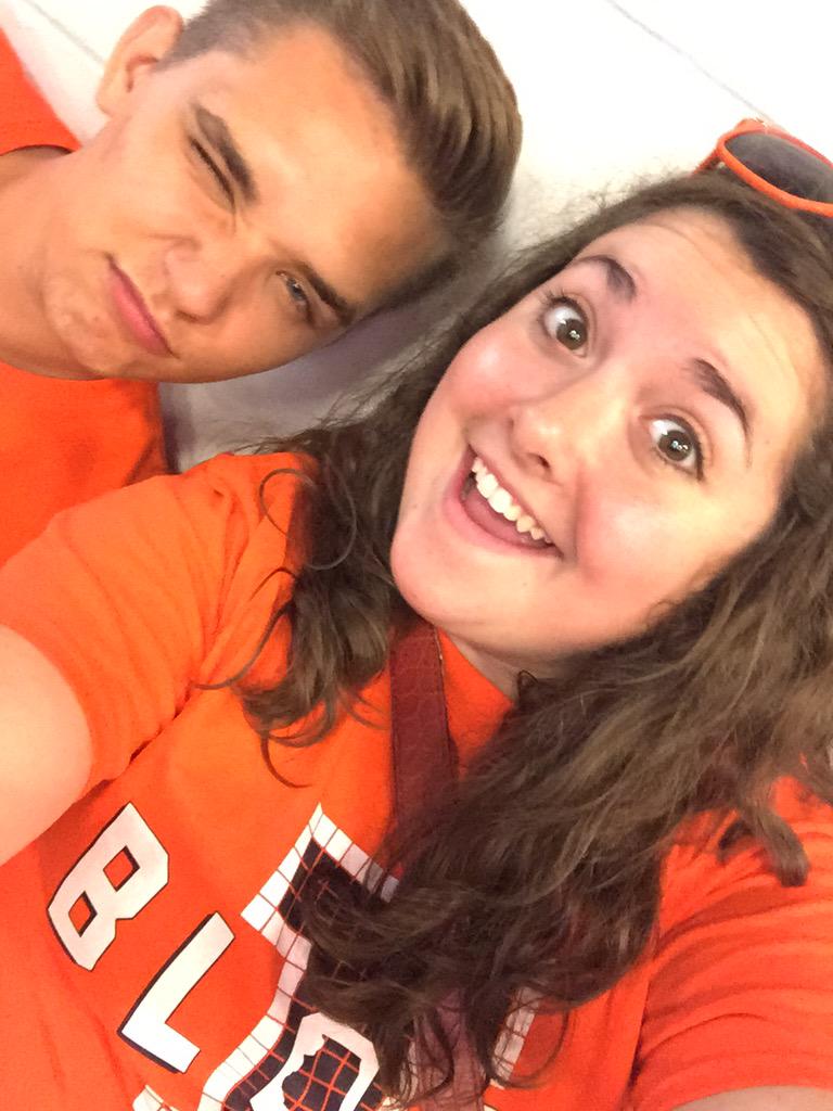 linds_irene33's tweet photo. #RainDelaySelfie http://t.co/ch7q81VKy6