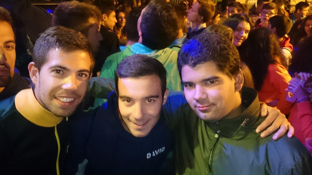 R7Milan's tweet photo. Pues muy buena noche en #MedinadelCampo como me tratan en siempre en este pueblo @IsraMedi @DavidFdezVelas y compañía http://t.co/40u2G1FdMI
