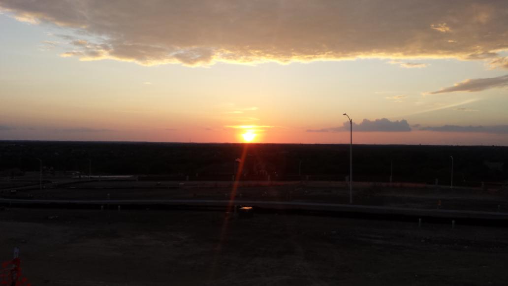 JoelNewHomes's tweet photo. Enjoying another beautiful sunset in South Austin @KBHomeAustin #VistaPoint #LaborDayWeekend #cloudscan'tblockthis http://t.co/FmS6UhJfvs