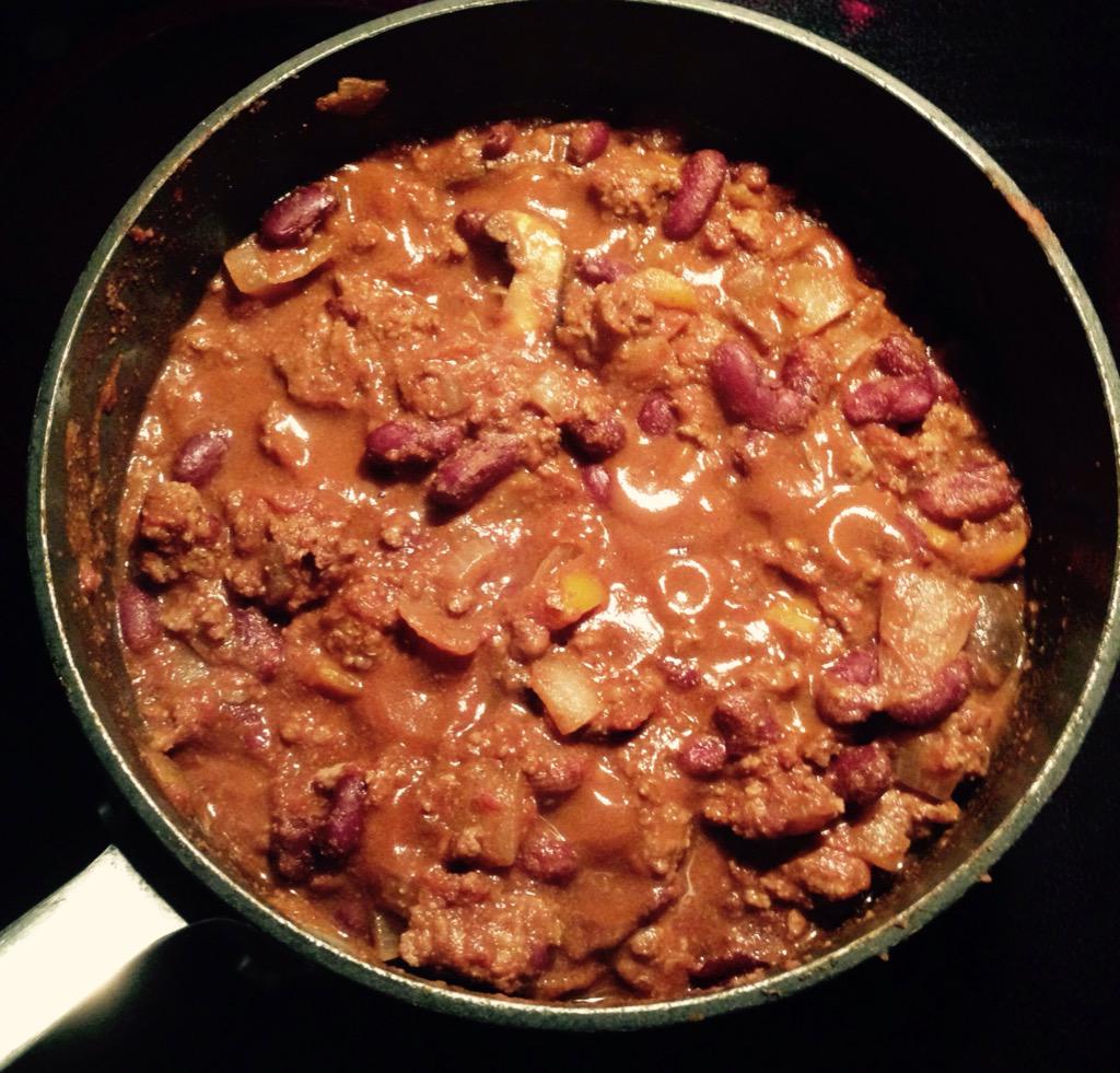 vineanddine's tweet photo. It's definitely a homemade #chilli sort of night tonight, isn't it? W @avvwinery #SinZin #Zinfandel http://t.co/3oe9ZMSYWs