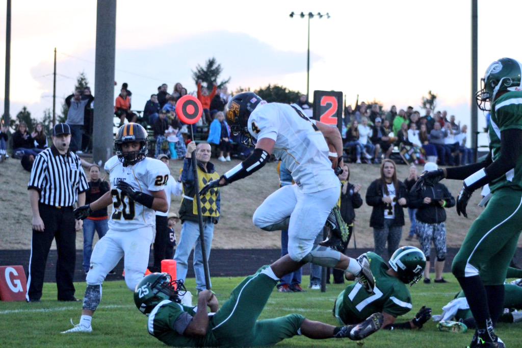 Lions answer, going 52 yards in 8 plays. Myles Terry 4-yard TD - St. Helens 7, Parkrose 6, 9:22 2Q. #opreps