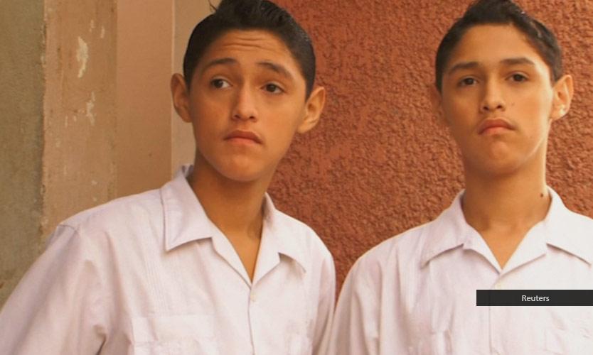 SPRiNGNEWS_TH's tweet image. อลหม่าน! รร.ในฮอนดูรัส มีคู่แฝดเรียนมากถึง 23 คู่ springnews.co.th/global/235897 #SpringNews #CH19