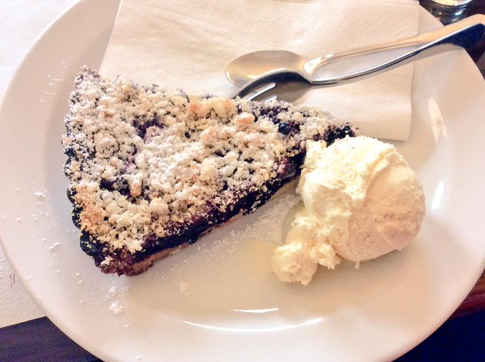 Yummy breakfast in Cafe Louvre 😋😋👌🍰 http://t.co/RRof8AjVIy