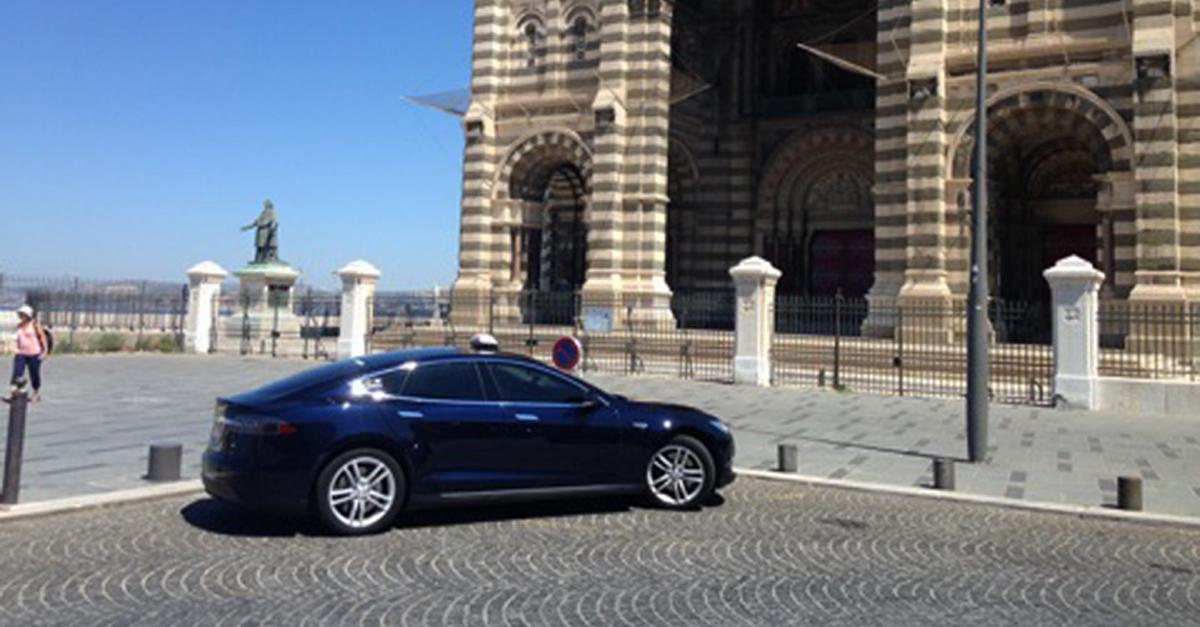 Un taxi de Marseille conduisant une Tesla Model S évoque son expérience au quotidien: ts.la/s2F