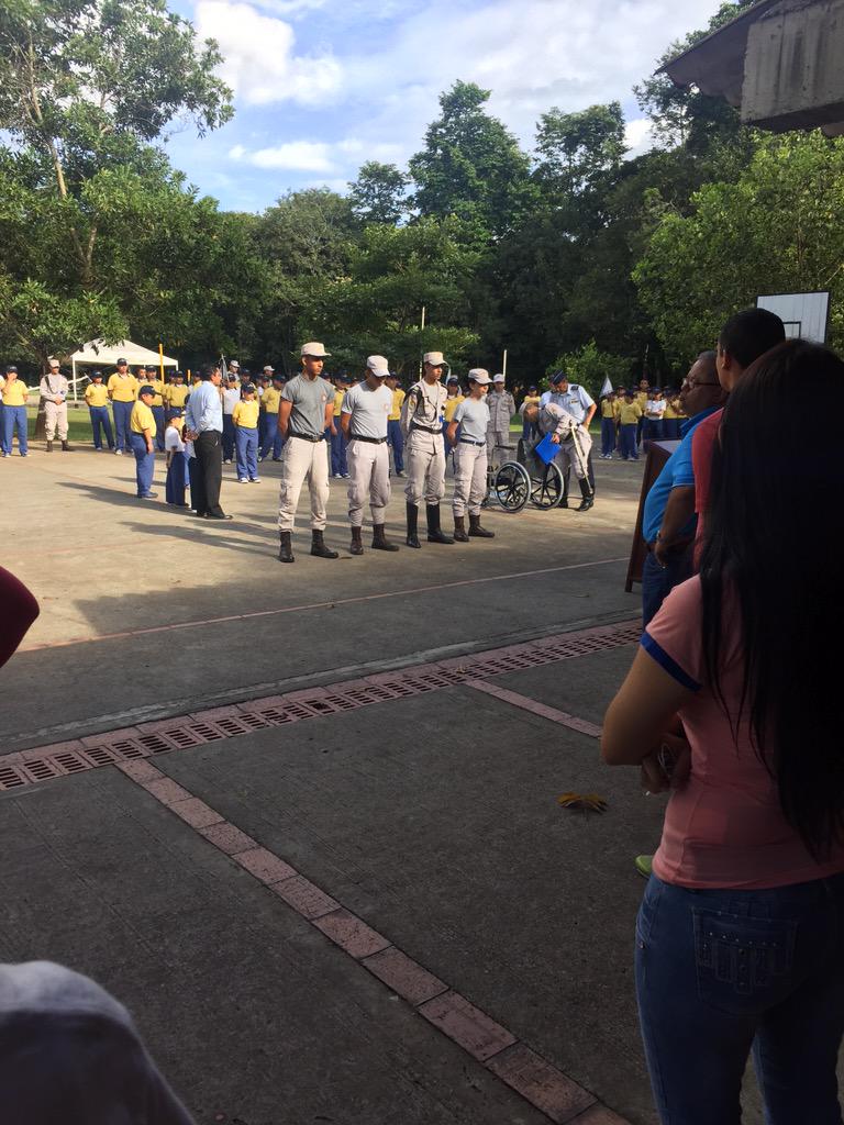 CRISTHIANLUJAN's tweet photo. Entrega de silla de ruedas a un héroe de Colombia; soldado Zúñiga #EjercitoCol http://t.co/vYKTaw65Gt