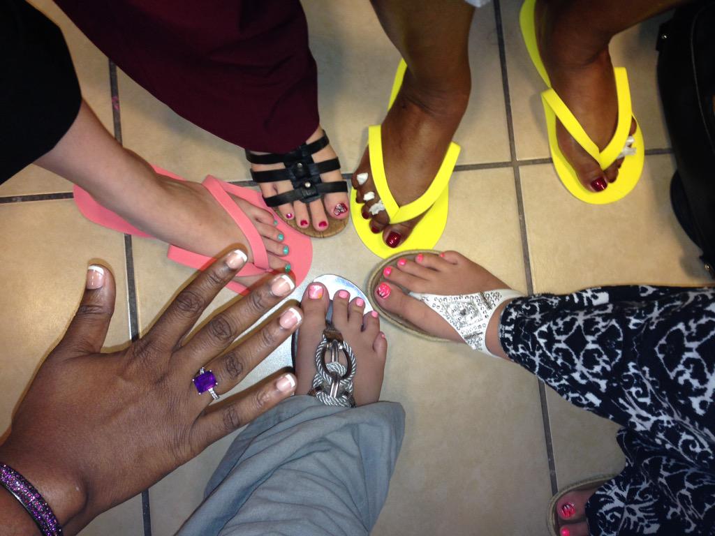 uwpgolfer's tweet photo. Team bonding time! 2nd grade rocks @EmilyPulliam @61WatsonWarrior #warriorstweet #warriorsrock #teambonding http://t.co/QWiKlFfjHG