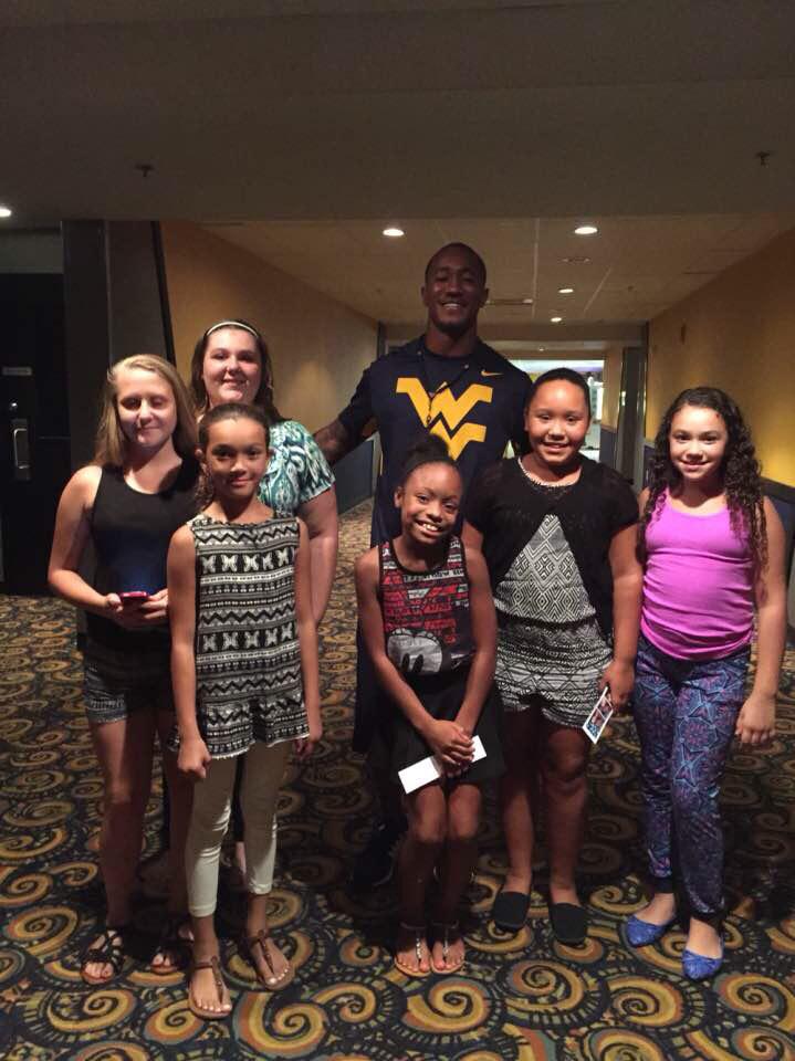 shealey02's tweet image. Pics with wv football players today at Morgantown movies💕😊