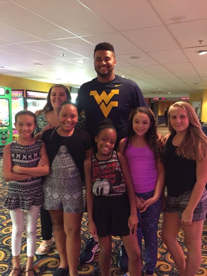 shealey02's tweet image. Pics with wv football players today at Morgantown movies💕😊