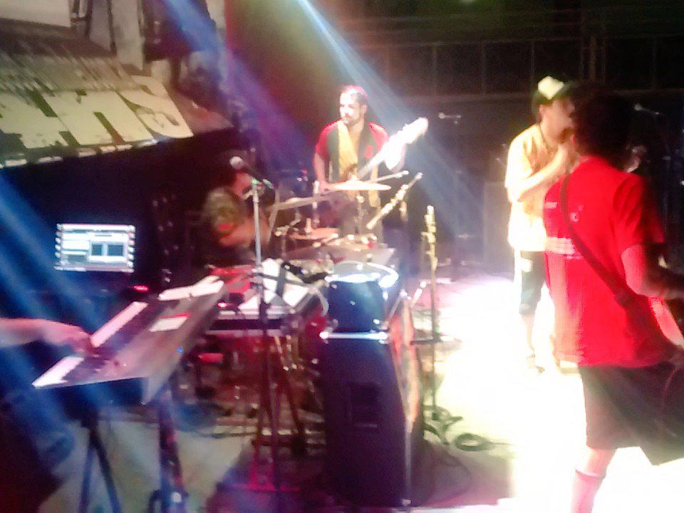 lmf_oficial's tweet photo. Arrancamos la #FiestaFilipi en San Juan . Estado Vegetativo en vivo ahora http://t.co/RUaOkyygIM