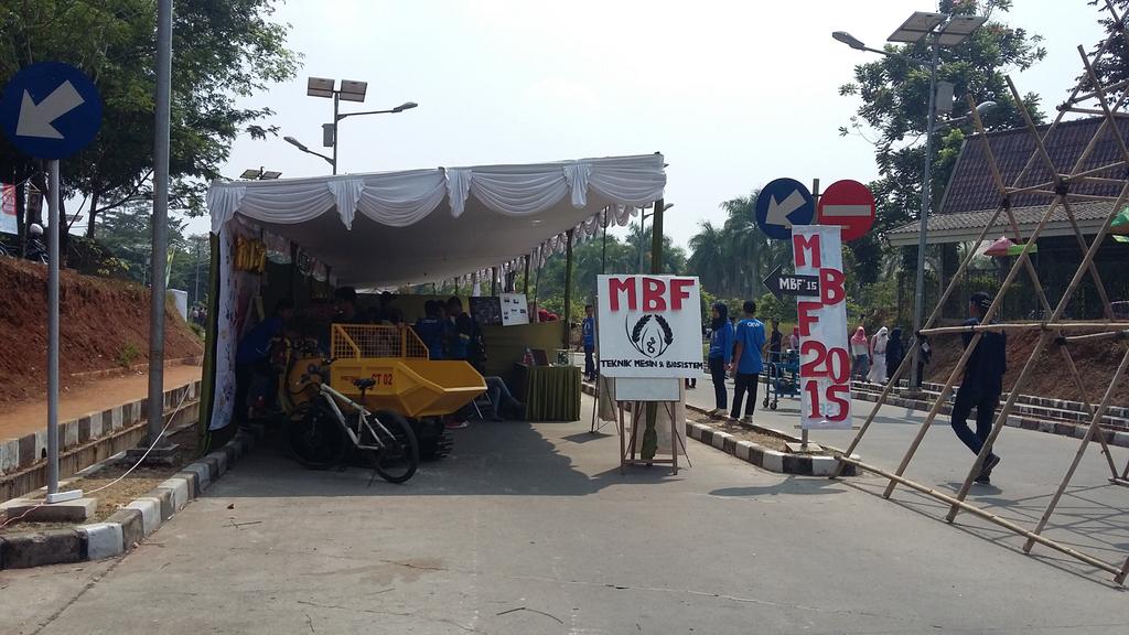 @tweetipb @tweettpb <a href="/ipbofficial/">IPB</a> Yuk kunjungi expo MECHANICAL AND BIOSYSTEM FAIR di depan FMIPA yeay. We're waiting🙋