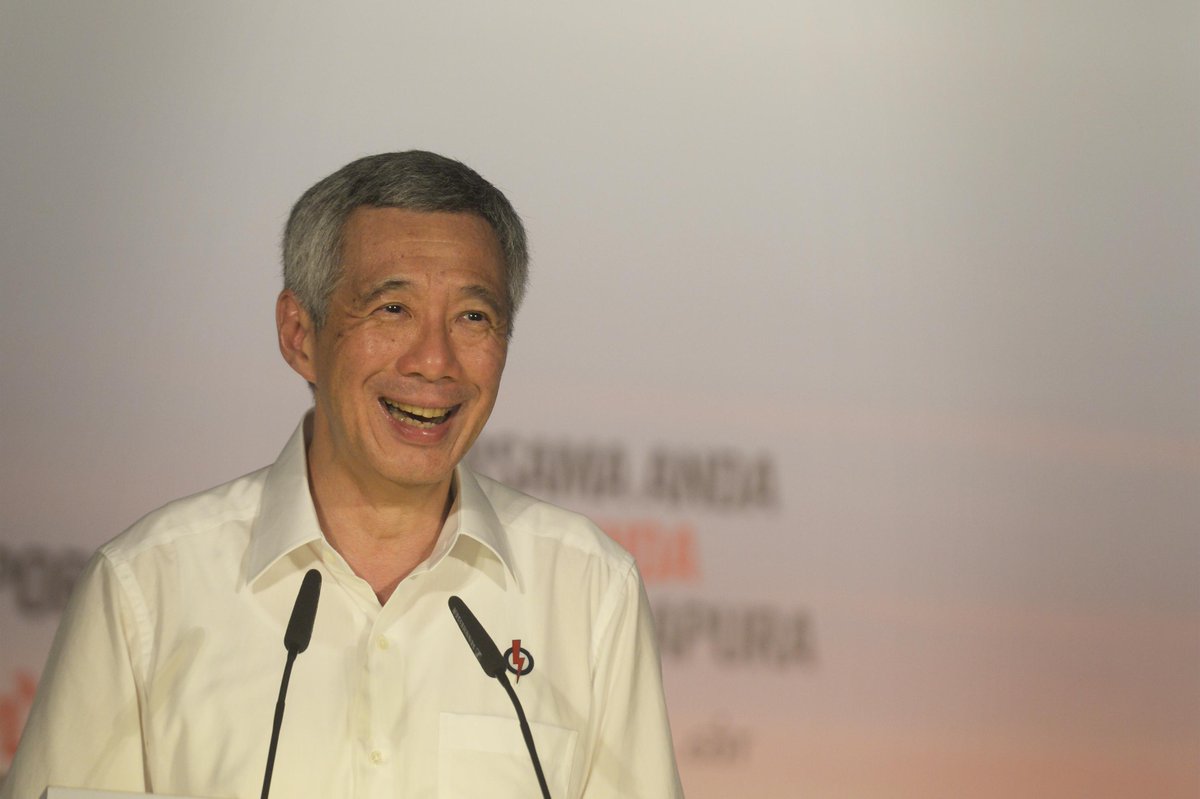 straits_times's tweet photo. #GE2015: PM Lee urges S'poreans to 'vote in good conscience' as campaign hits mid-way point http://t.co/Ut52Ma14fL http://t.co/89DGB0sKWm