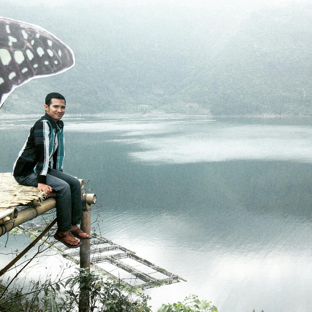 Lamadiri's tweet photo. Kenangan di daau menjer, dieng. #Ridar #menjer #Lake #Dieng #centralJava http://t.co/RrHhBVg5ld